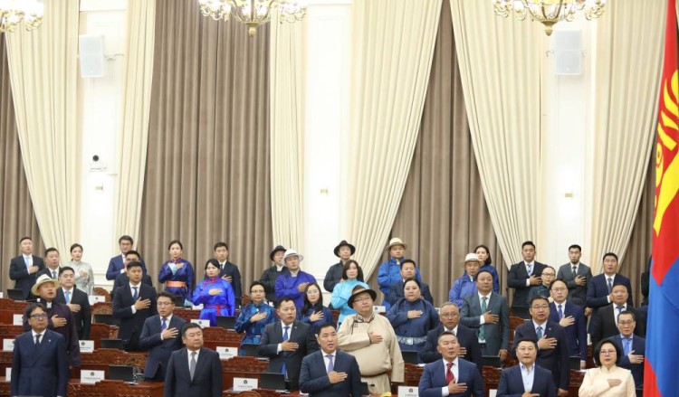  33 дахь Ерөнхий сайдын хамтарсан Засгийн газарт Ардчилсан намаас найман сайд хамтарч ажиллахаар тангаргаа өргөлөө. Монгол Улсыг хөгжүүлэх түүчээ салбарын сайд нартаа баяр хүргэж ажлын амжилтыг хүсье